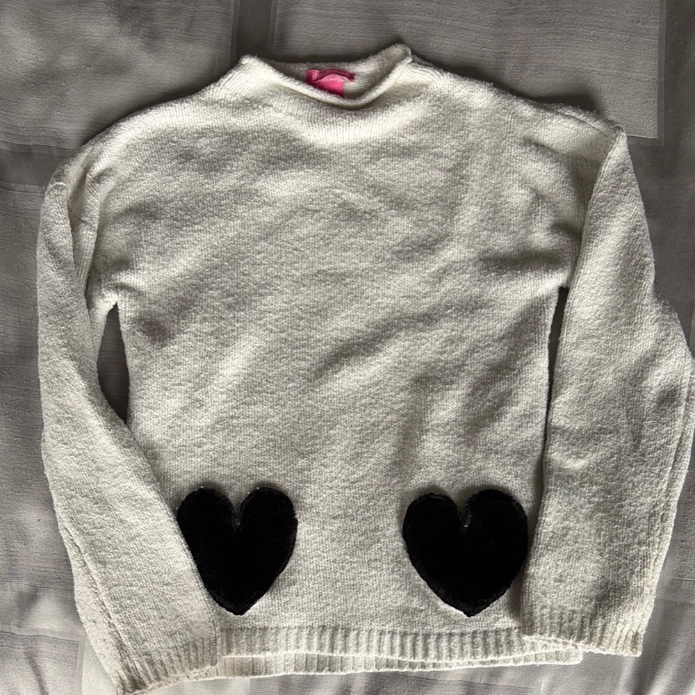 Isaac Mizrahi White and Black Crew Neck Sweater with Heart Design